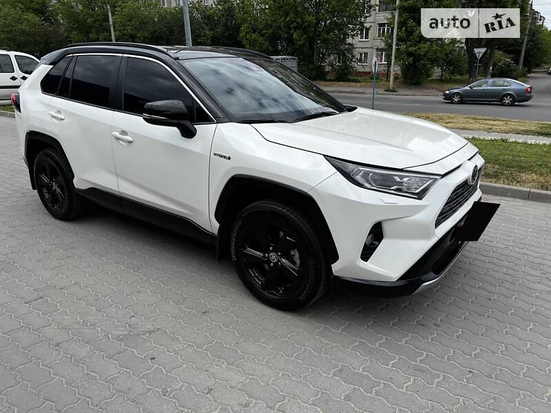 Внедорожник / Кроссовер Toyota RAV4 2020 в Хмельницком