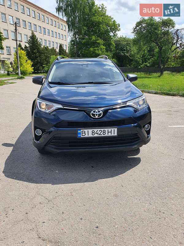 Позашляховик / Кросовер Toyota RAV4 2018 в Полтаві