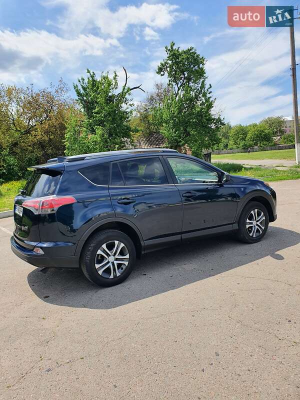 Позашляховик / Кросовер Toyota RAV4 2018 в Полтаві