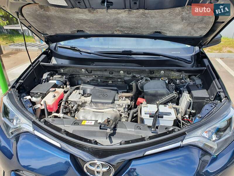 Позашляховик / Кросовер Toyota RAV4 2018 в Полтаві