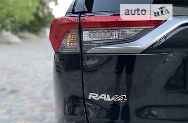Позашляховик / Кросовер Toyota RAV4 2019 в Тернополі