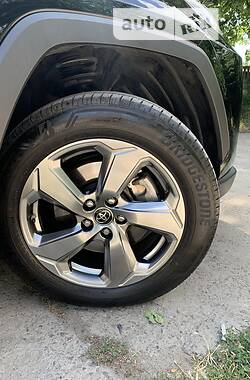 Позашляховик / Кросовер Toyota RAV4 2019 в Покрові
