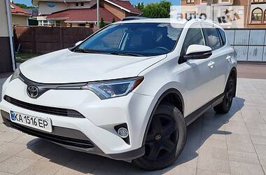 Внедорожник / Кроссовер Toyota RAV4 2016 в Ирпене