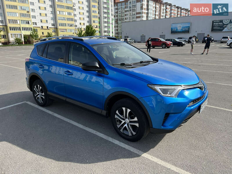 Внедорожник / Кроссовер Toyota RAV4 2016 в Киеве