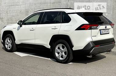Позашляховик / Кросовер Toyota RAV4 2018 в 