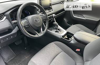 Позашляховик / Кросовер Toyota RAV4 2018 в 