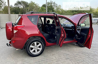 Внедорожник / Кроссовер Toyota RAV4 2008 в 