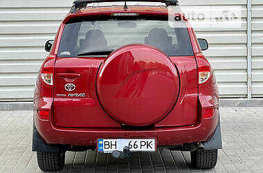 Внедорожник / Кроссовер Toyota RAV4 2008 в 