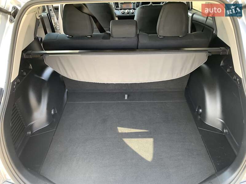 Позашляховик / Кросовер Toyota RAV4 2016 в Коломиї