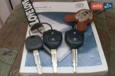 Внедорожник / Кроссовер Toyota RAV4 2010 в 