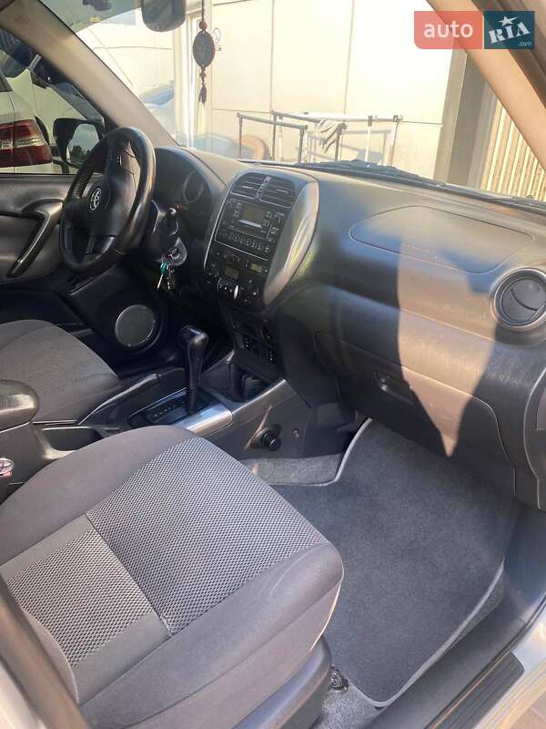 Позашляховик / Кросовер Toyota RAV4 2004 в Одесі