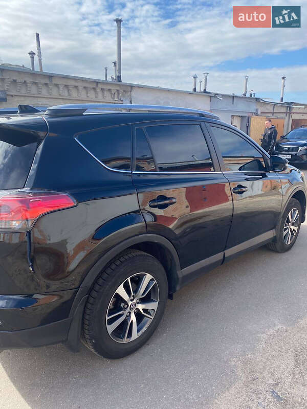 Внедорожник / Кроссовер Toyota RAV4 2018 в Киеве