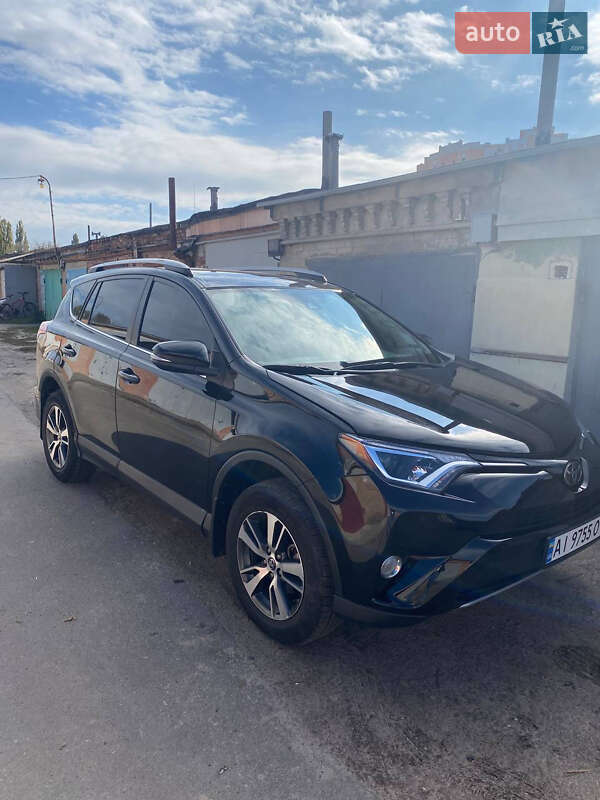 Внедорожник / Кроссовер Toyota RAV4 2018 в Киеве
