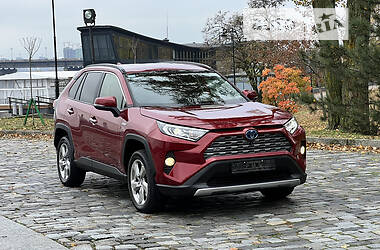 Внедорожник / Кроссовер Toyota RAV4 2019 в Киеве