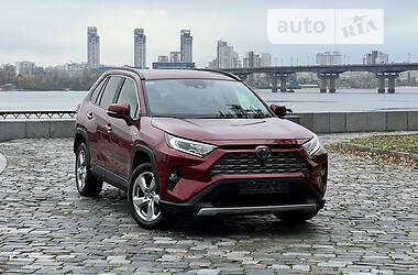 Внедорожник / Кроссовер Toyota RAV4 2019 в Киеве