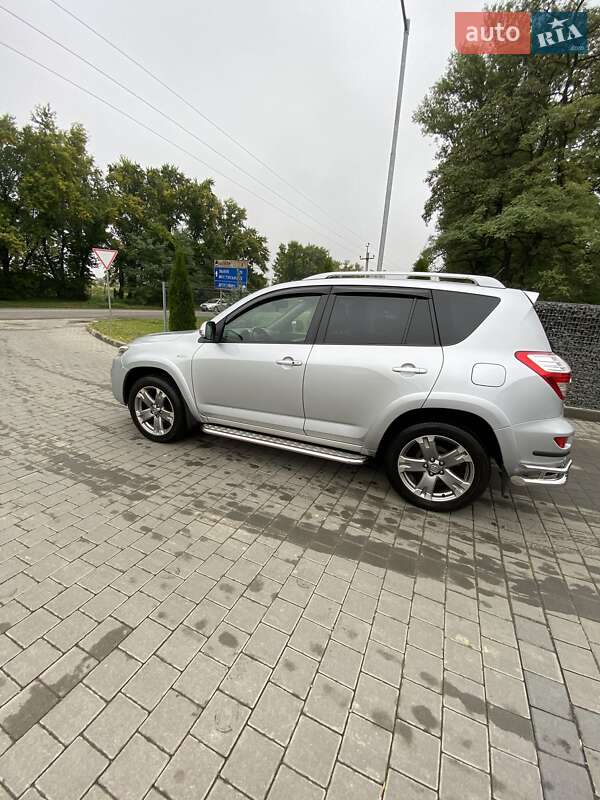 Toyota RAV4 2011