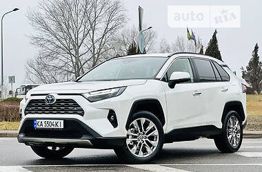 Позашляховик / Кросовер Toyota RAV4 2022 в 