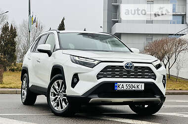 Позашляховик / Кросовер Toyota RAV4 2022 в 