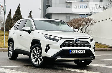 Позашляховик / Кросовер Toyota RAV4 2022 в 