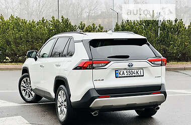 Позашляховик / Кросовер Toyota RAV4 2022 в 