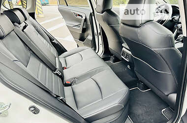 Позашляховик / Кросовер Toyota RAV4 2022 в 
