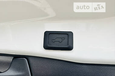 Позашляховик / Кросовер Toyota RAV4 2022 в 