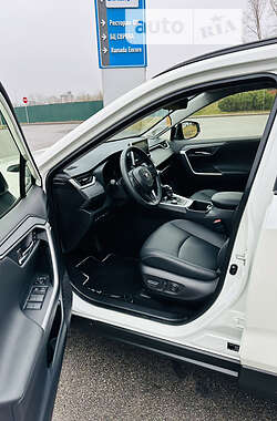 Позашляховик / Кросовер Toyota RAV4 2022 в 