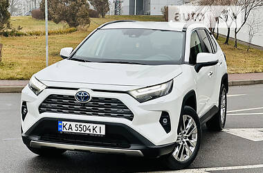 Позашляховик / Кросовер Toyota RAV4 2022 в 