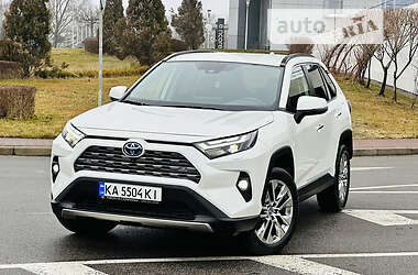 Позашляховик / Кросовер Toyota RAV4 2022 в 