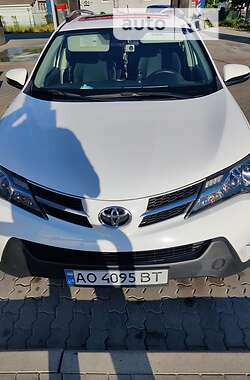 Позашляховик / Кросовер Toyota RAV4 2015 в Мукачевому