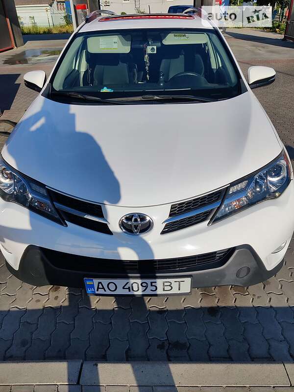 Позашляховик / Кросовер Toyota RAV4 2015 в Мукачевому