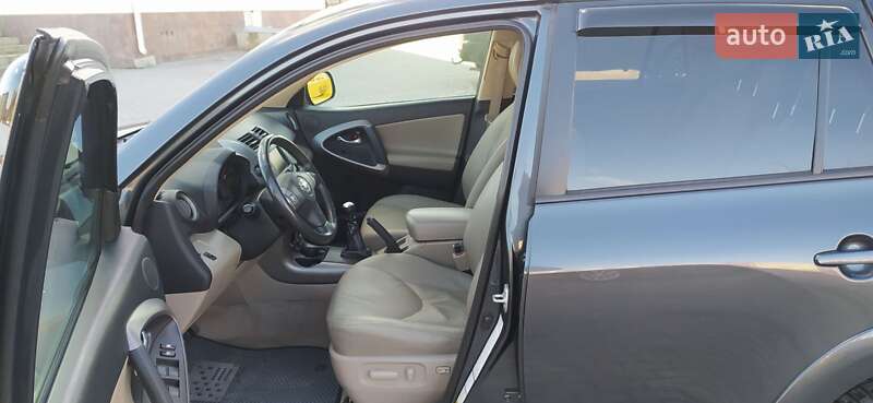 Позашляховик / Кросовер Toyota RAV4 2006 в Львові