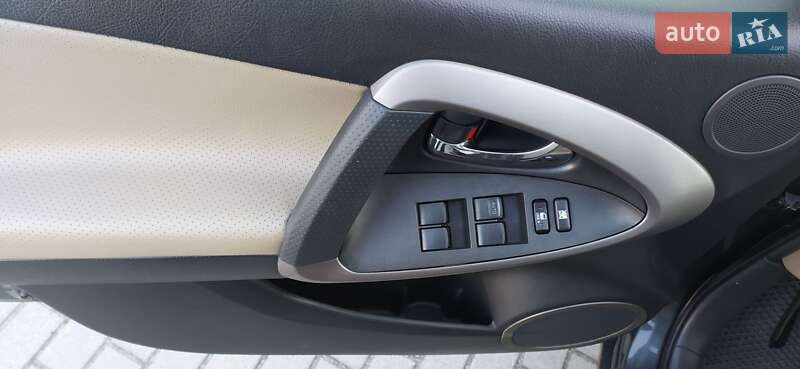 Позашляховик / Кросовер Toyota RAV4 2006 в Львові