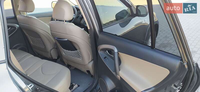 Позашляховик / Кросовер Toyota RAV4 2006 в Львові