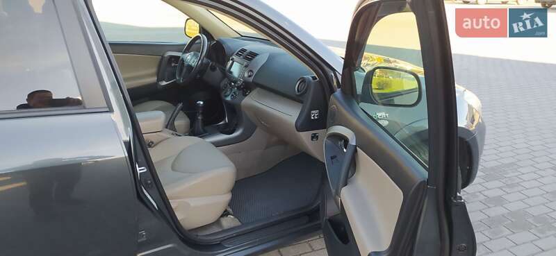 Позашляховик / Кросовер Toyota RAV4 2006 в Львові
