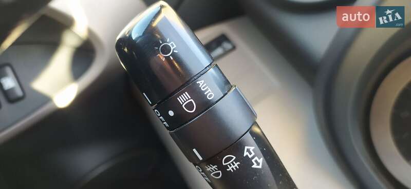 Позашляховик / Кросовер Toyota RAV4 2006 в Львові