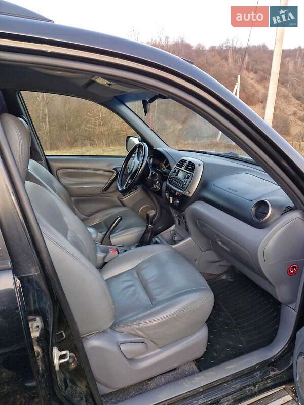 Позашляховик / Кросовер Toyota RAV4 2003 в Іршаві