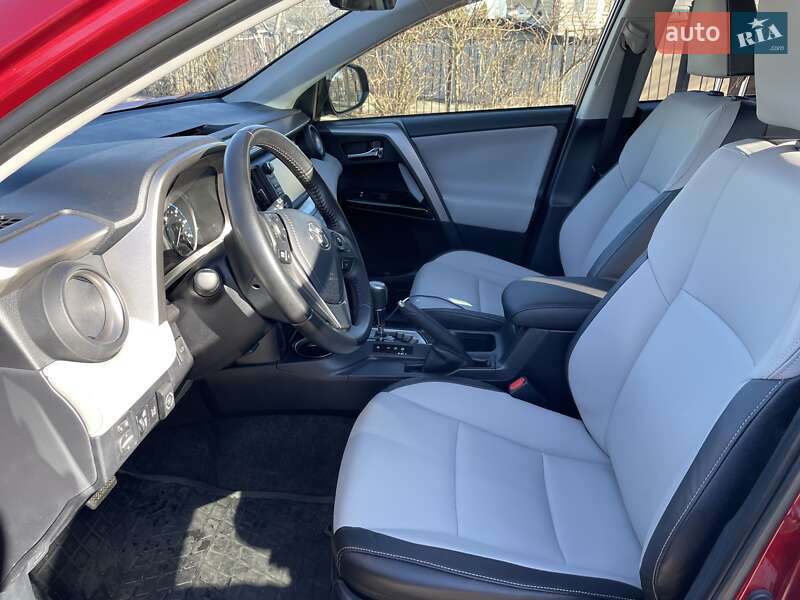 Внедорожник / Кроссовер Toyota RAV4 2017 в Киеве