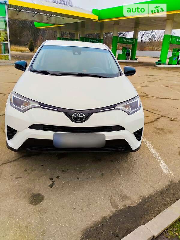 Внедорожник / Кроссовер Toyota RAV4 2018 в Знаменке