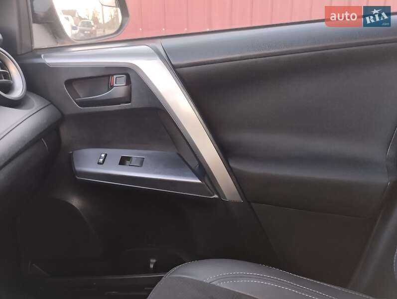 Позашляховик / Кросовер Toyota RAV4 2018 в Знам'янці