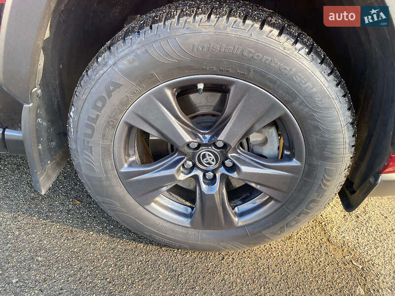 Внедорожник / Кроссовер Toyota RAV4 2019 в Киеве