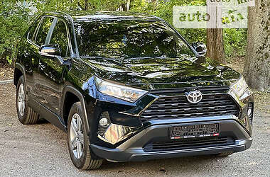 Внедорожник / Кроссовер Toyota RAV4 2019 в 