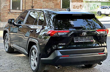 Внедорожник / Кроссовер Toyota RAV4 2019 в 