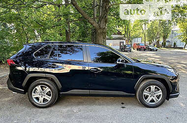 Внедорожник / Кроссовер Toyota RAV4 2019 в 