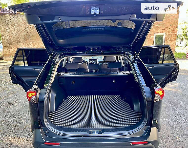 Позашляховик / Кросовер Toyota RAV4 2019 в Києві фото 11 Позашляховик / Кросовер Toyota RAV4 2019 в Києві