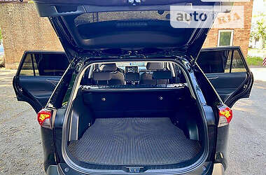 Внедорожник / Кроссовер Toyota RAV4 2019 в 