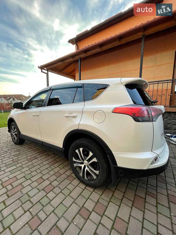 Внедорожник / Кроссовер Toyota RAV4 2017 в Мукачево фото 4 Внедорожник / Кроссовер Toyota RAV4 2017 в Мукачево