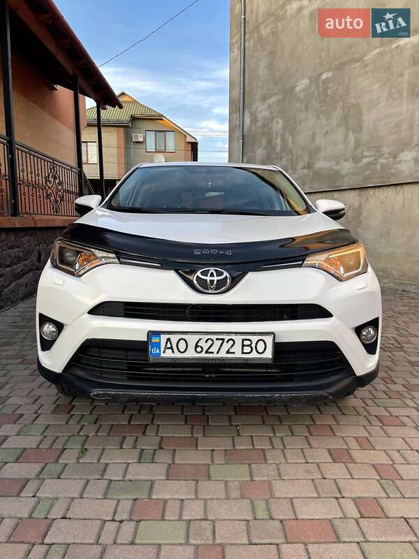 Внедорожник / Кроссовер Toyota RAV4 2017 в Мукачево фото 8 Внедорожник / Кроссовер Toyota RAV4 2017 в Мукачево