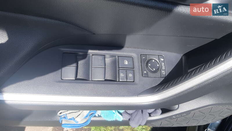 Внедорожник / Кроссовер Toyota RAV4 2020 в Ровно