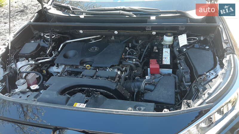 Внедорожник / Кроссовер Toyota RAV4 2020 в Ровно